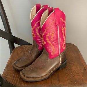 Children’s girls size 13.5 Old West boots.